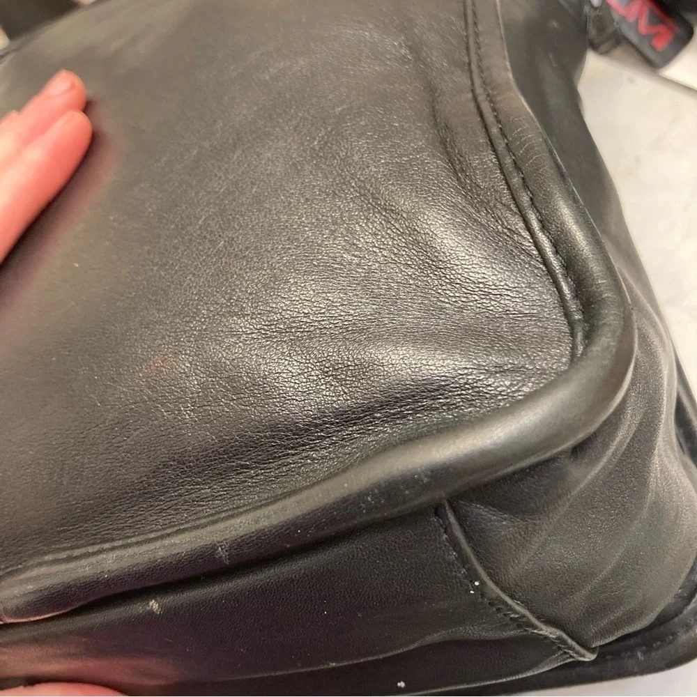 Tumi vintage black leather mens messenger bag